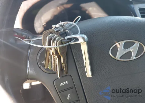 2011 Hyundai Genesis 3.8 z USA, uszkodzony, nr VIN KMHGC4DE1BU132825